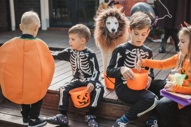 istock Halloween party at home 1748468610
