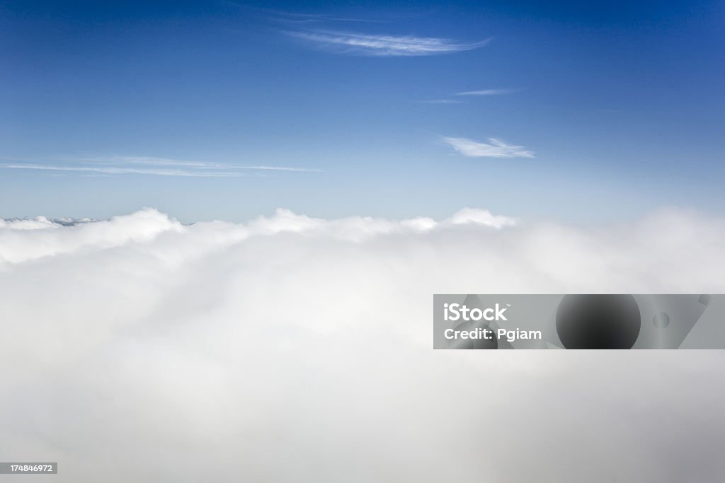Powyżej chmury na niebie - Zbiór zdjęć royalty-free (Bez ludzi)