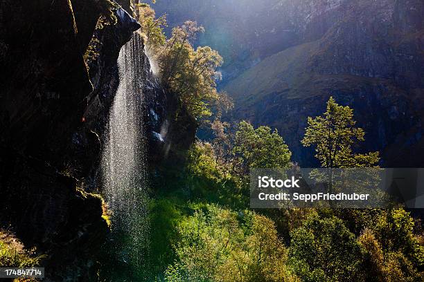 近くにある滝を Geiranger フィヨルドノルウェー - カラフルのストックフォトや画像を多数ご用意 - カラフル, ゲイランゲルフィヨルド, ノルウェー