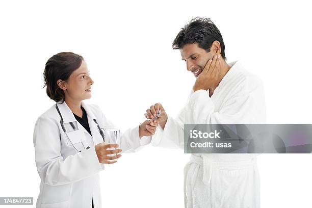 Foto de Médico E Um Paciente e mais fotos de stock de 25-30 Anos - 25-30 Anos, 30 Anos, 30-34 Anos