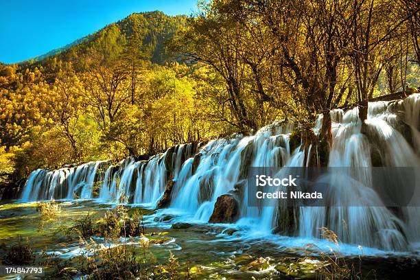 Wasserfall In Jiuzhaigoutal Stockfoto und mehr Bilder von Huanglong - Huanglong, Landschaftspanorama, Asien