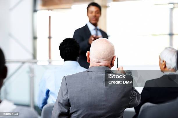 Gli Uomini Daffari Per Partecipare A Una Conferenza - Fotografie stock e altre immagini di Abbigliamento da lavoro