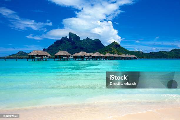 Borabora Stockfoto und mehr Bilder von Bora Bora-Atoll - Bora Bora-Atoll, Bungalow, Berg