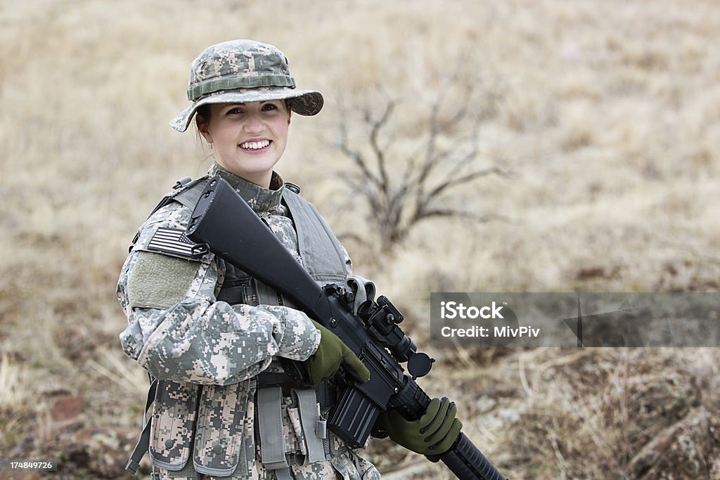 Retrato de mulheres soldier - Foto de stock de Deserto royalty-free