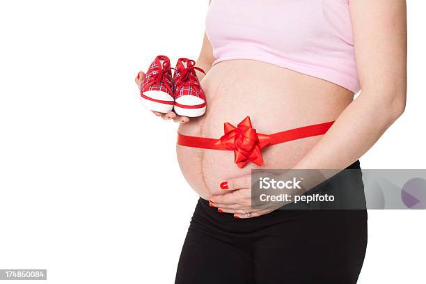 Ciąża - zdjęcia stockowe i więcej obrazów Białe tło - Białe tło, Brzuch, Brzuch człowieka