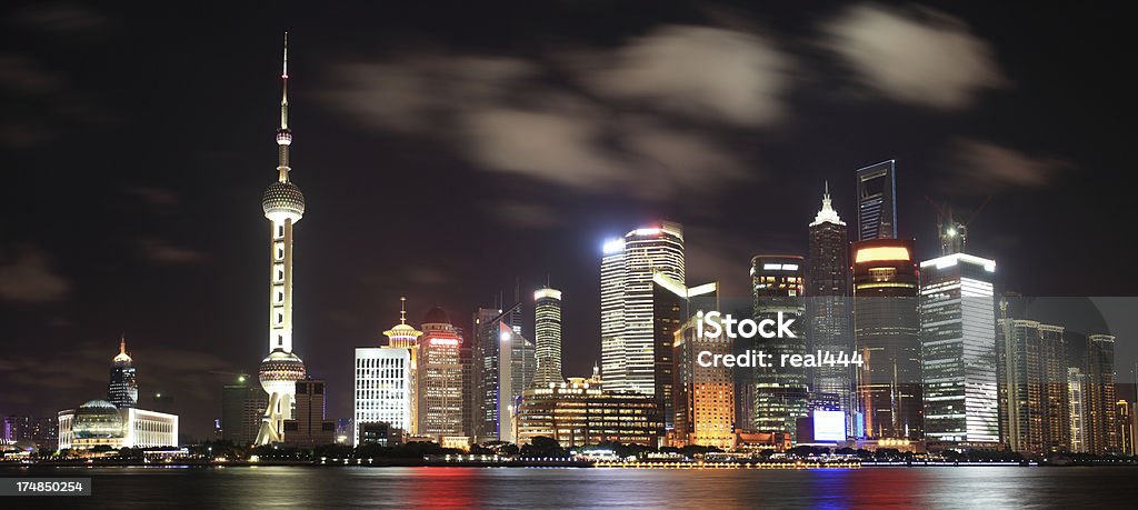 Vue de nuit de Shanghai Pudong - Photo de Affaires d'entreprise libre de droits