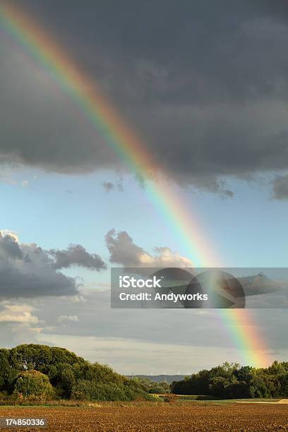 Landschaft Mit Regenbogen Stockfoto und mehr Bilder von Baum - Baum, Blau, Bunt - Farbton