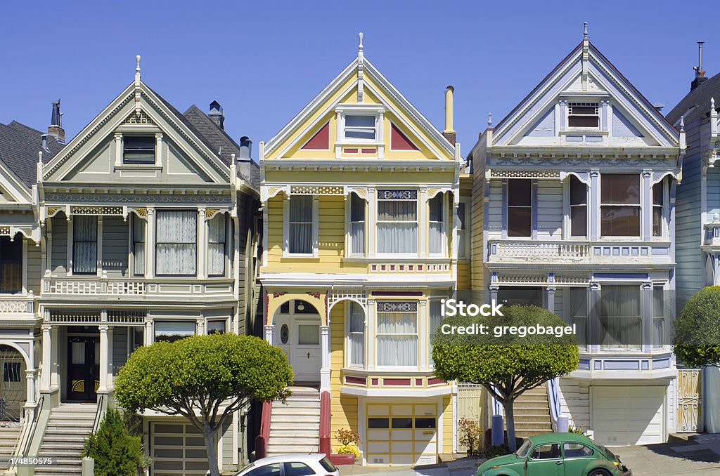 Painted Ladies maisons à côté d'Alamo Square à San Francisco - Photo de Maisons Painted Ladies libre de droits