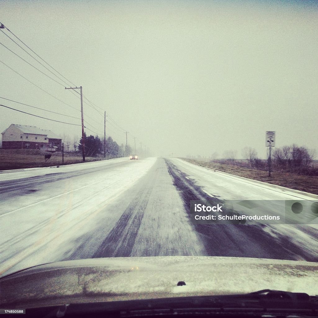 Ледяной Road - Стоковые фото Автомобиль роялти-фри