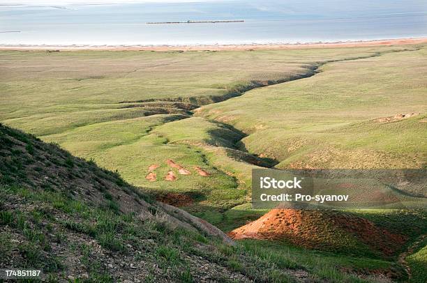 Pendiente Del Monte Bogdo Foto de stock y más banco de imágenes de Agua - Agua, Aire libre, Colina