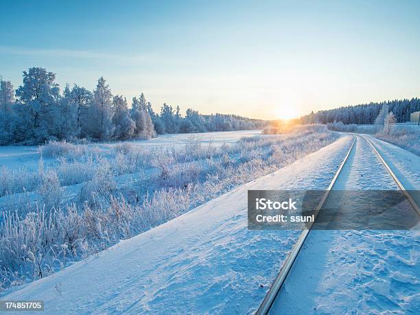 Kalte Tag Stockfoto und mehr Bilder von Schienenverkehr - Schienenverkehr, Schnee, Bahngleis