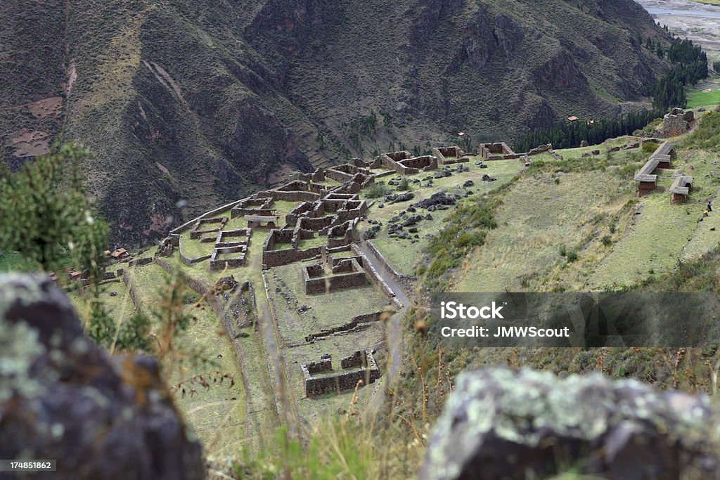 Pisac ruinas en la colina - Foto de stock de Aire libre libre de derechos