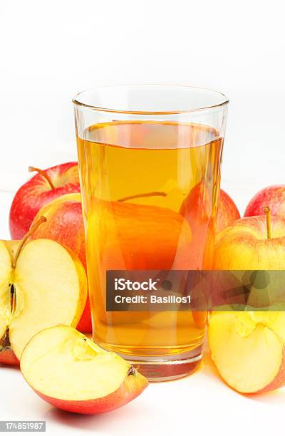 Photo libre de droit de Verre De Cidre Et Des Pommes banque d'images et plus d'images libres de droit de Cidre - Cidre, Pomme, Aliment