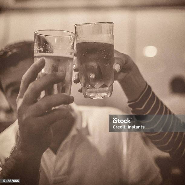 Szklanki Piwa - zdjęcia stockowe i więcej obrazów Alkohol - napój - Alkohol - napój, Aperitif, Bar - Lokal gastronomiczny