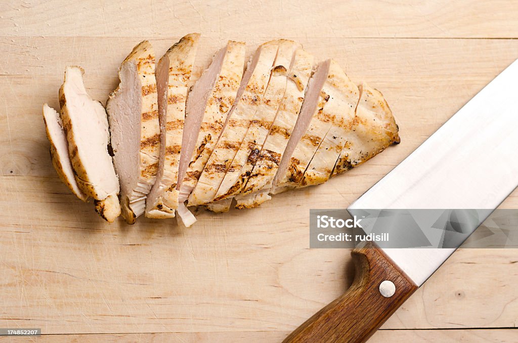 Petto di pollo alla griglia - Foto stock royalty-free di Tagliato a pezzi