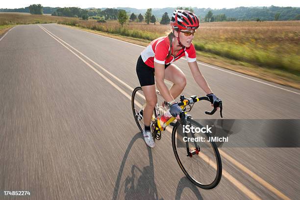 Rowery Na Wsi Droga - zdjęcia stockowe i więcej obrazów Aktywny tryb życia - Aktywny tryb życia, Bicykl, Czynność