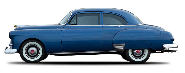 coche antiguos azul sobre un fondo blanco - hubcap chrome wheel car fotografías e imágenes de stock
