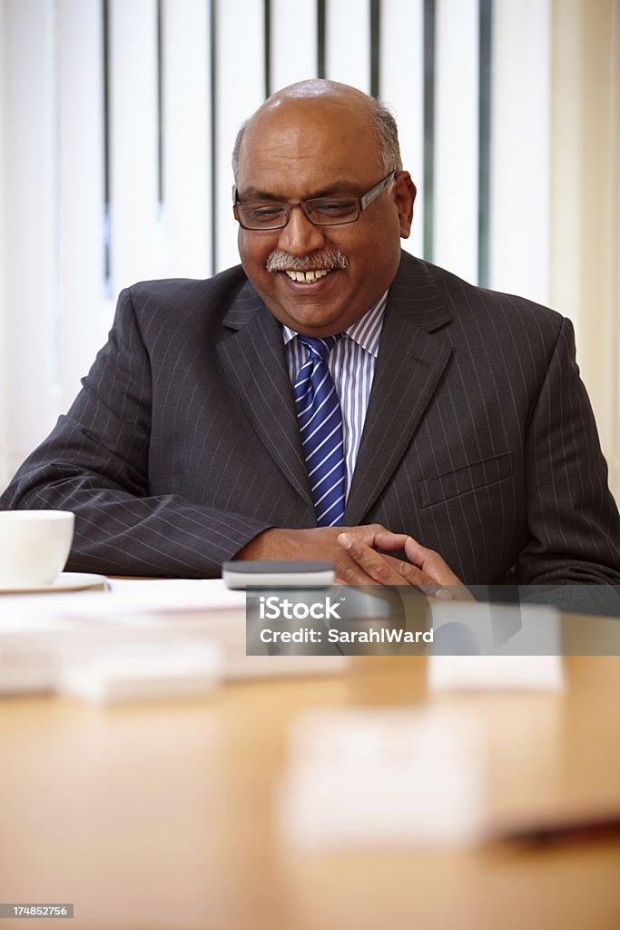 Macho maduro consultor de negócios sorridente - Foto de stock de 50 Anos royalty-free