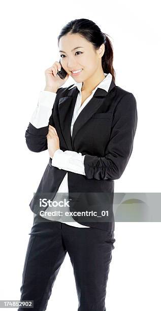 Attraktive Asiatische Businessfrau Isoliert Auf Weißem Hintergrund Stockfoto und mehr Bilder von Am Telefon