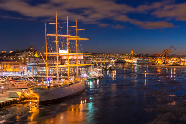 grand voilier - tall ship gothenburg sweden night photos et images de collection