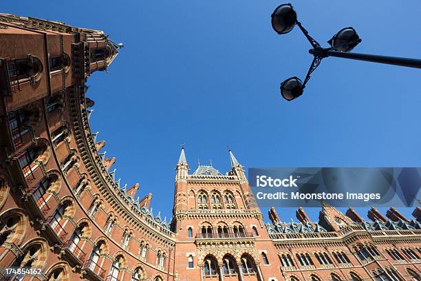 Photo libre de droit de Saintpancras À Londres Angleterre banque d'images et plus d'images libres de droit de Angleterre - Angleterre, Arc - Élément architectural, Architecture