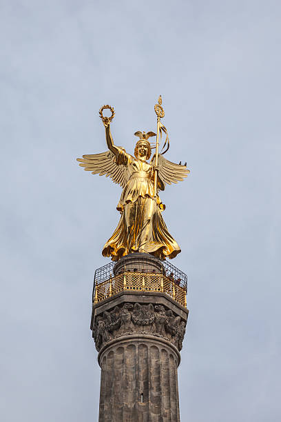 istock Statue of Victoria 174854677