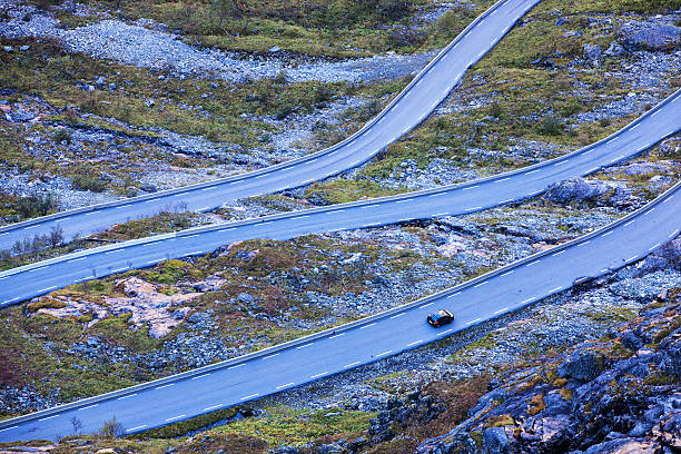 trollstigen mountain road en noruega - norway snake mountain road man made fotografías e imágenes de stock