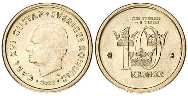 шведские кроны монета на белом фоне - swedish coin стоковые фото и изображения