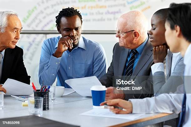 Business Persone Analisi Statistica - Fotografie stock e altre immagini di Adulto - Adulto, Adulto in età matura, Affari