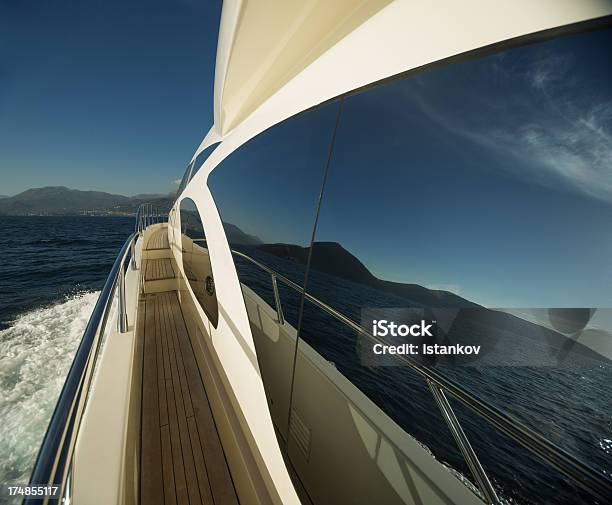 Megayacht - Fotografie stock e altre immagini di Close-up - Close-up, Yacht di lusso, Ambientazione esterna