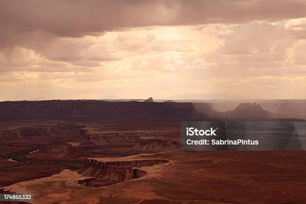 Burza Na Park Narodowy Canyonlands - zdjęcia stockowe i więcej obrazów Bez ludzi - Bez ludzi, Burza, Chmura