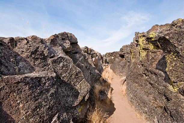 kapitan jack's stronghold używane podczas modoc wojna - lava beds national monument zdjęcia i obrazy z banku zdjęć