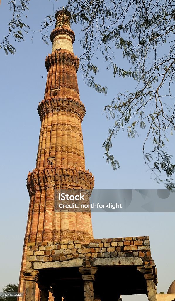 Qutb Minar - Стоковые фото Mughal Empire роялти-фри