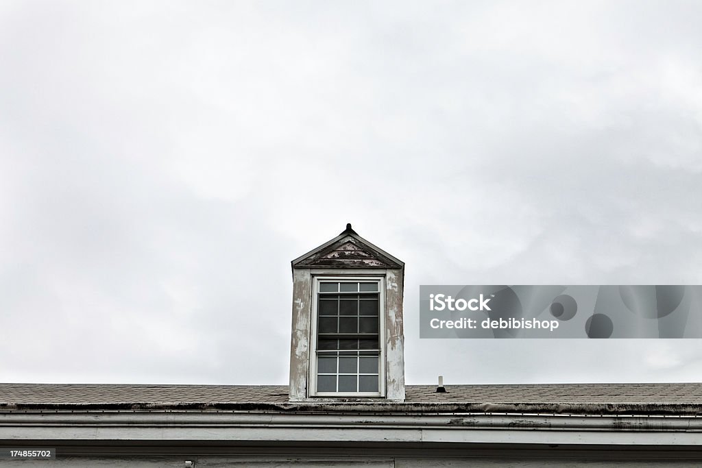 Piccolo Gable sul tetto - Foto stock royalty-free di Architettura