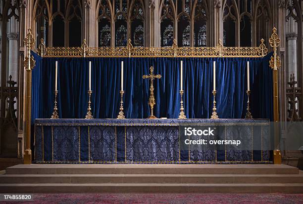 Алтарь — стоковые фотографии и другие картинки Англиканство - Англиканство, Религиозный крест, Церковь
