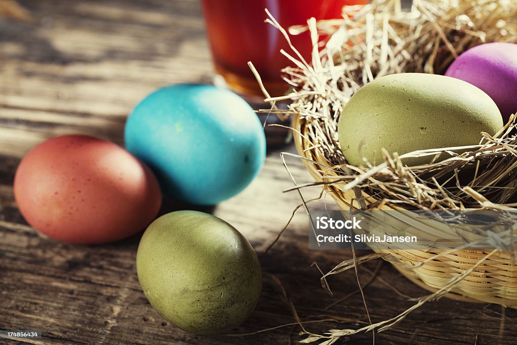 Wielkanoc jaja tradycji na drewnie - Zbiór zdjęć royalty-free (Bez ludzi)