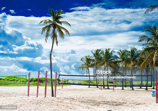 Foto de Beach Volley Field e mais fotos de stock de Areia - Areia, Cloudscape, Céu - Fenômeno natural