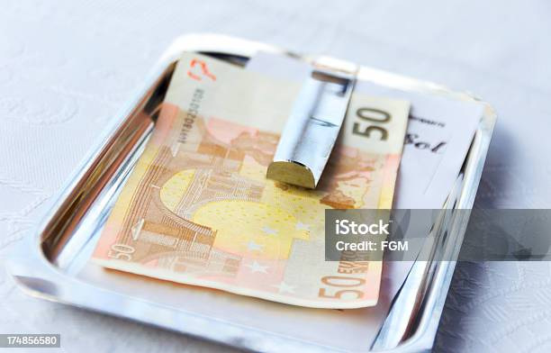 Foto de A Conta e mais fotos de stock de Conta - Instrumento financeiro - Conta - Instrumento financeiro, Moeda da União Europeia, Restaurante