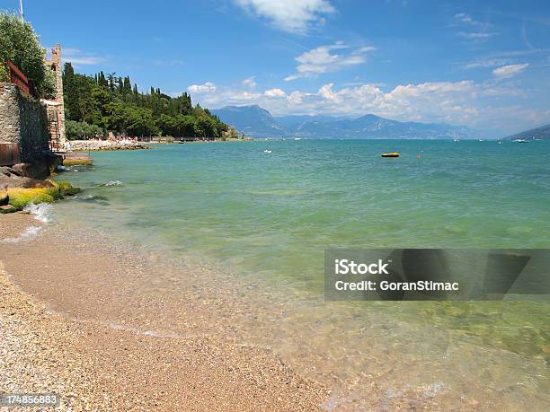 Sirmione Beach Stockfoto und mehr Bilder von Sirmione - Sirmione, Gardasee, Strand