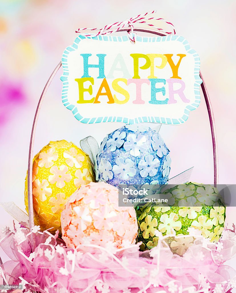 Easter Eggs in Basket - Lizenzfrei Bunt - Farbton Stock-Foto