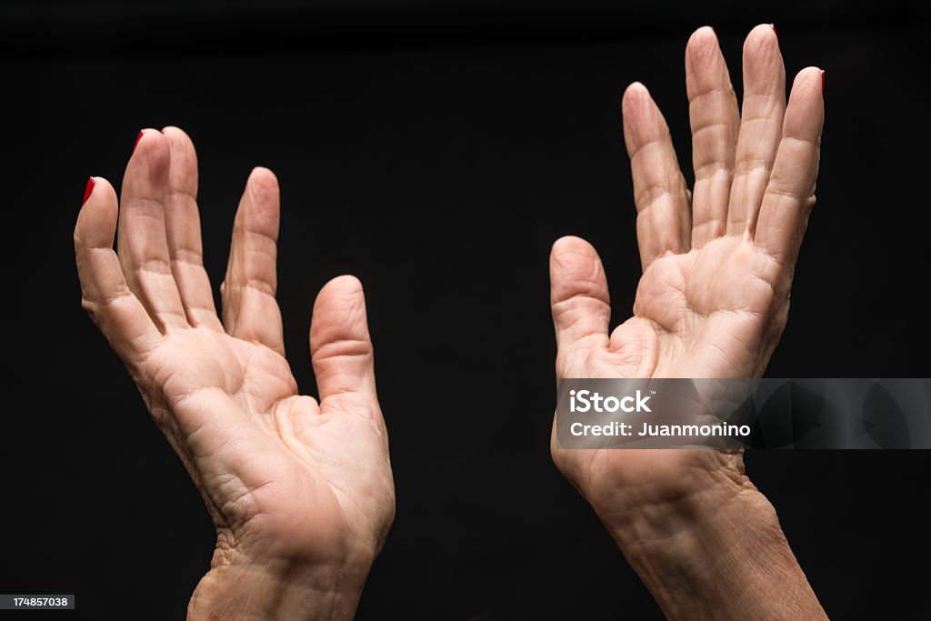 Mãos para o céu - Foto de stock de Mulheres Idosas royalty-free