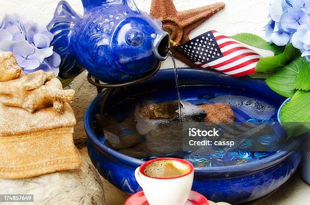 American Espresso Im Garten Stockfoto und mehr Bilder von Amerikanische Flagge - Amerikanische Flagge, Blau, Blume