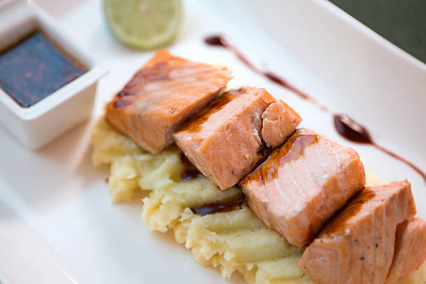 cibo asiatico. - main course salmon meal course foto e immagini stock