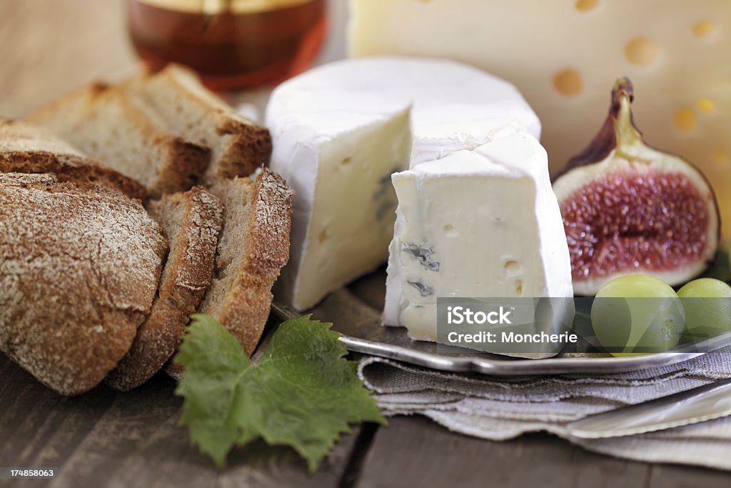 Piatto di formaggi - Foto stock royalty-free di Sauternes - Città