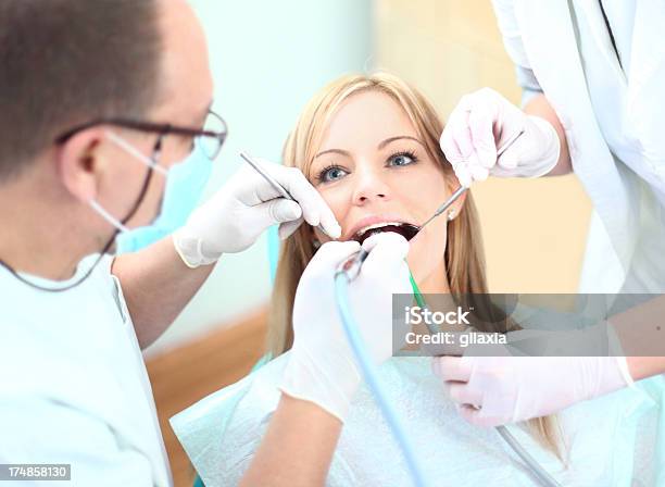 Dentista Appuntamento - Fotografie stock e altre immagini di Adulto - Adulto, Ambulatorio dentistico, Apparecchiatura odontoiatrica