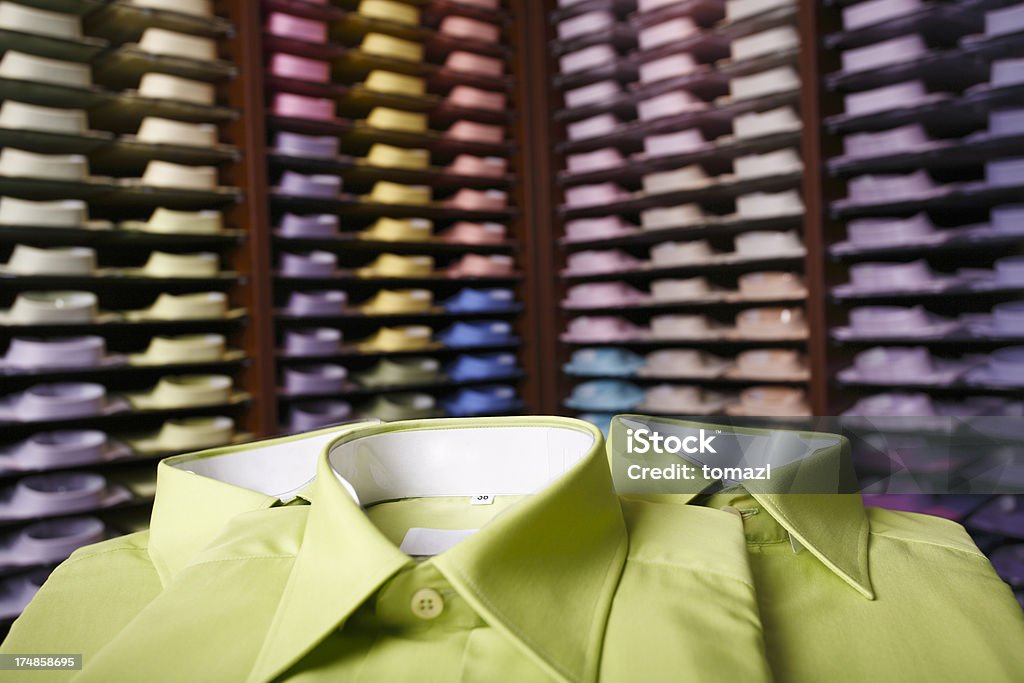 Grün und colorfull shirts - Lizenzfrei Aktenschrank Stock-Foto