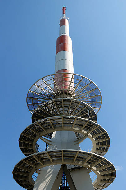 Communications Tower Mobile Phone Base Station Communications Tower Mobile Phone Base Station. Funkmast in rot-weiss. sendemast stock pictures, royalty-free photos & images