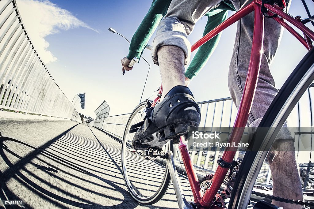 街の通勤自転車 - サイクリングのロイヤリティフリーストックフォト