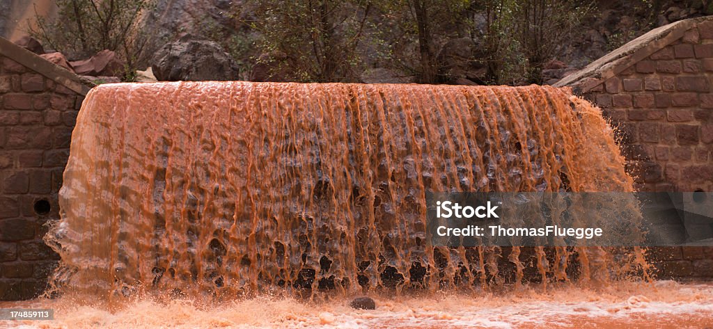 Cascata rosso - Foto stock royalty-free di Acqua