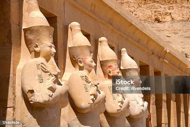 Estatuas Egipcio Foto de stock y más banco de imágenes de Amarillo - Color - Amarillo - Color, Antiguo, Arenisca